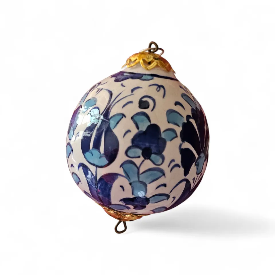 les-ottomans-cb210-christbaumkugel-aus-handbemalter-keramik image 1